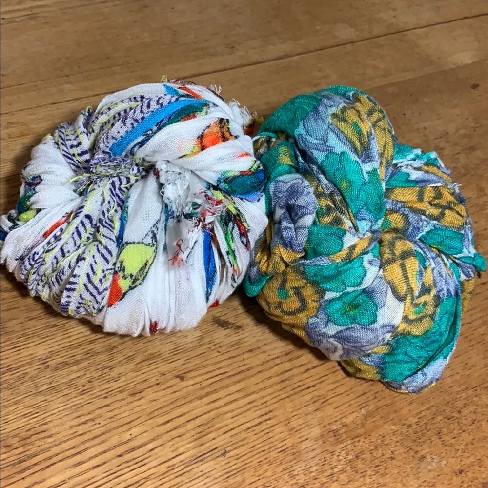 Set Of 2 Scarves